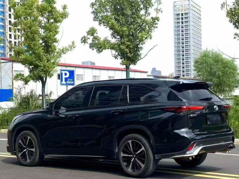 宜昌23年丰田皇冠8