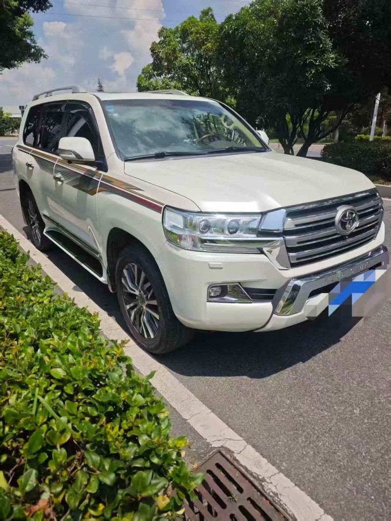 武汉17年丰田兰德酷路泽2