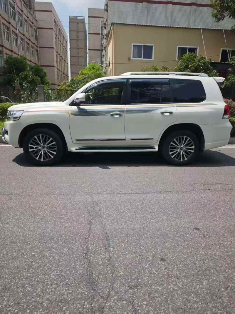 武汉17年丰田兰德酷路泽9