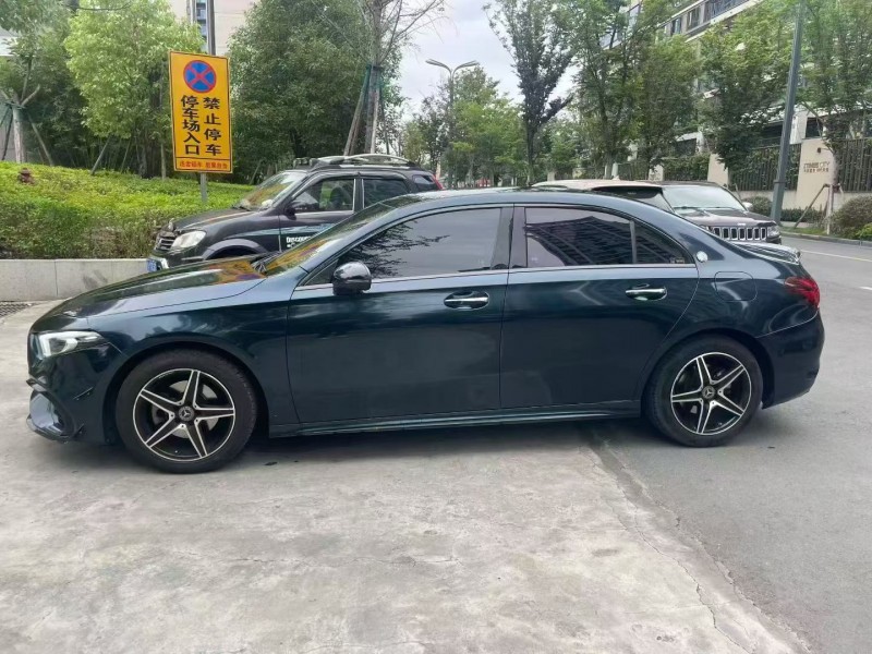 成都22年奔驰A3