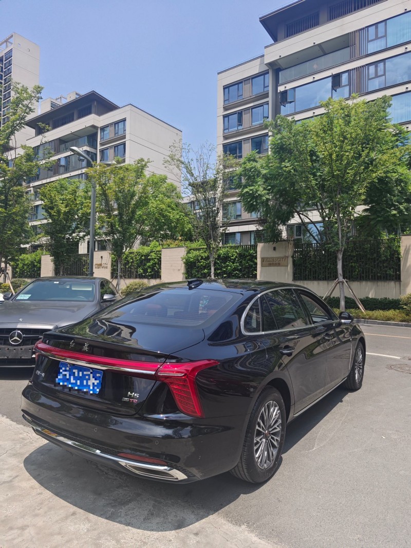 成都25年红旗H52