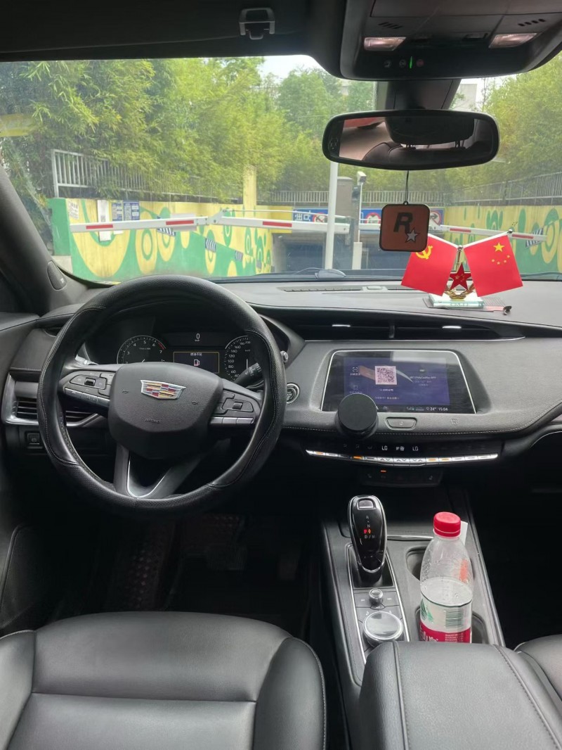 成都20年凯迪拉克XT42