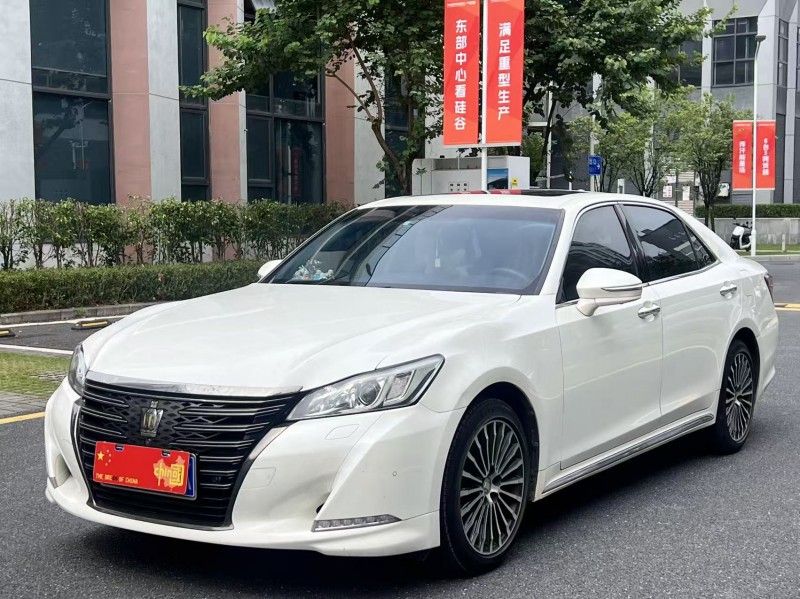 广州19年丰田皇冠2