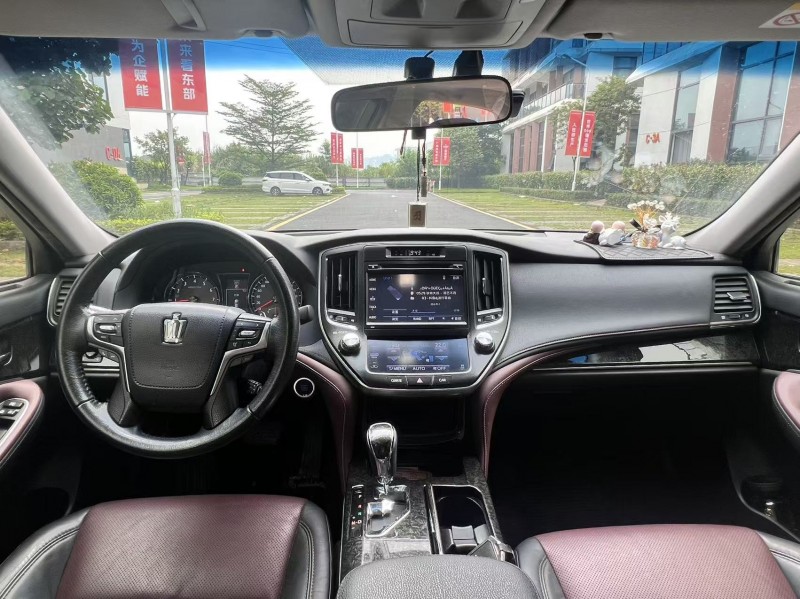 广州19年丰田皇冠5