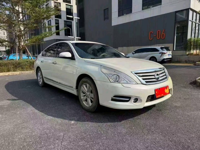 广州12年日产天籁3