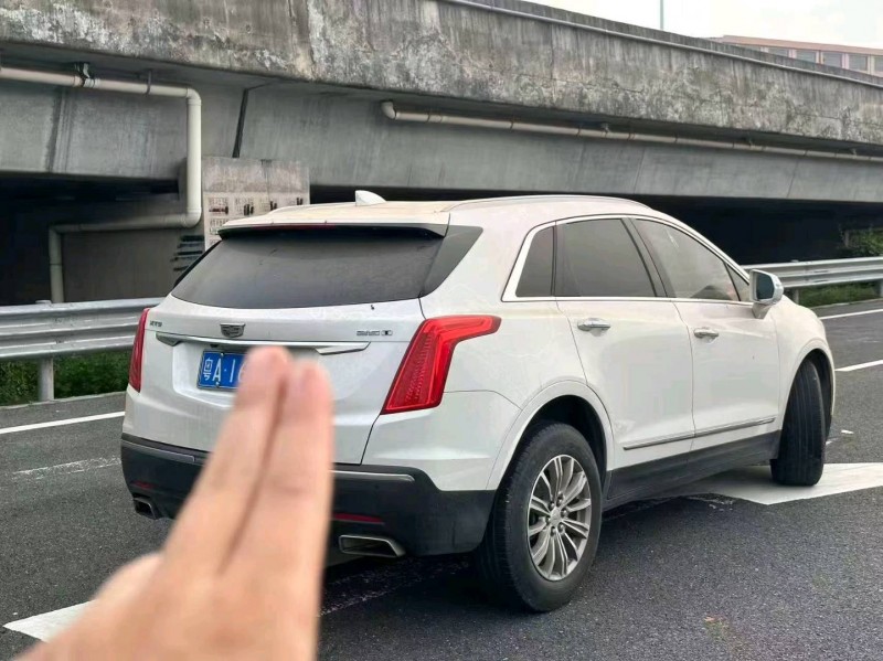 广州17年凯迪拉克XT52