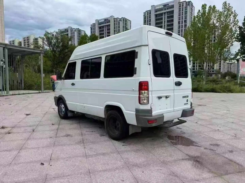 常州23年依维柯得意8