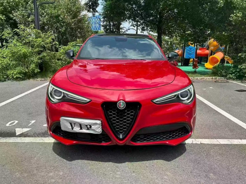 淮安19年阿尔法·罗密欧Stelvio1