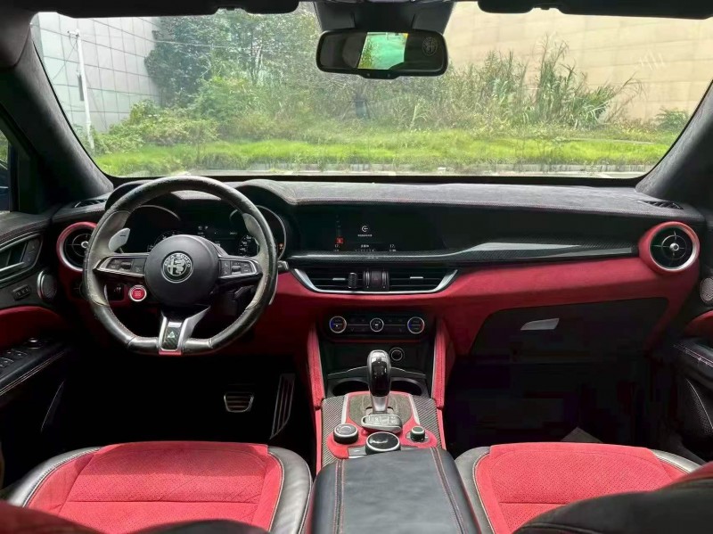 淮安19年阿尔法·罗密欧Stelvio4