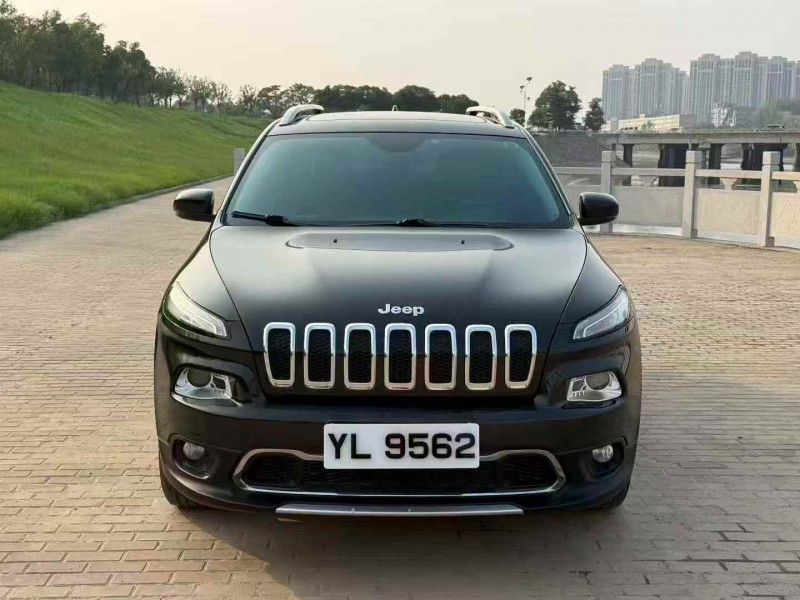 秦皇岛18年Jeep自由光1