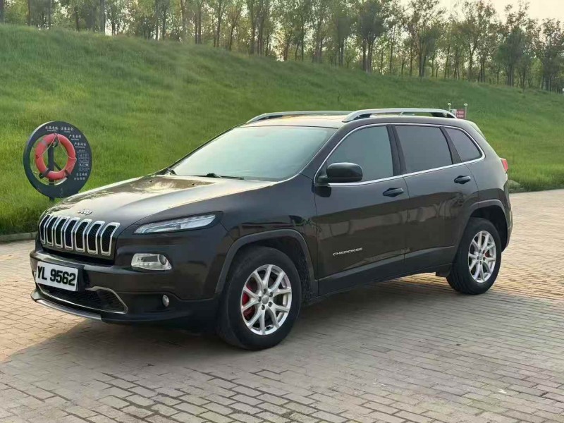 秦皇岛18年Jeep自由光3