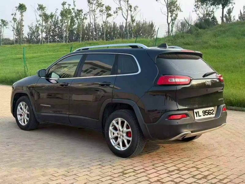 秦皇岛18年Jeep自由光7