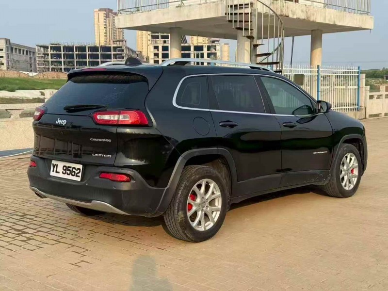 秦皇岛18年Jeep自由光9