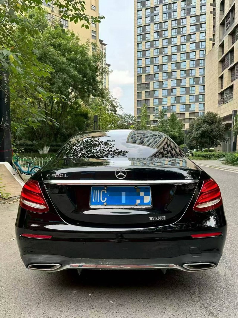 成都20年奔驰E8
