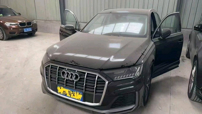 济宁23年奥迪Q73
