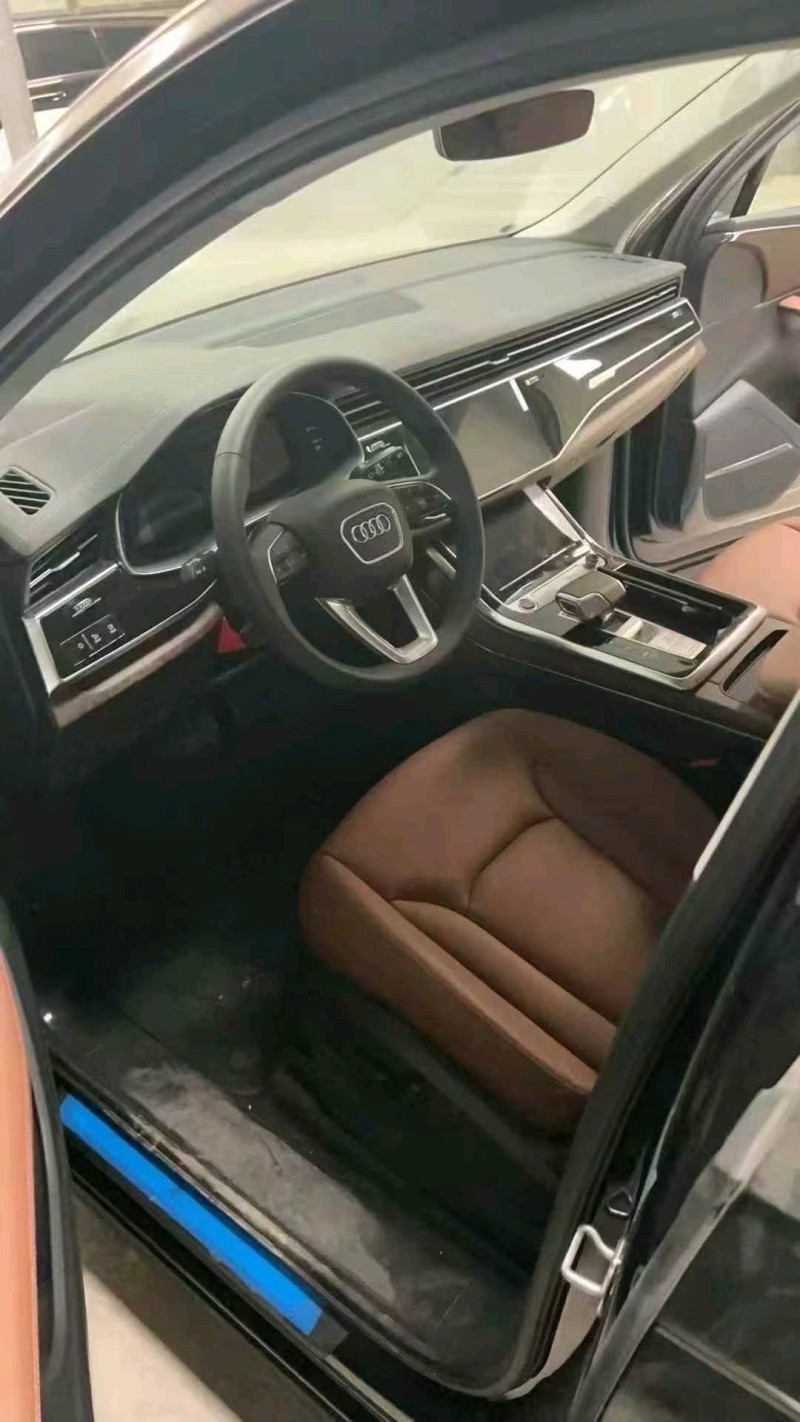 济宁23年奥迪Q78
