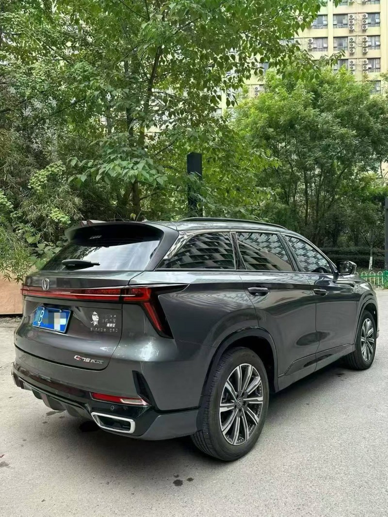 成都24年长安汽车CS757