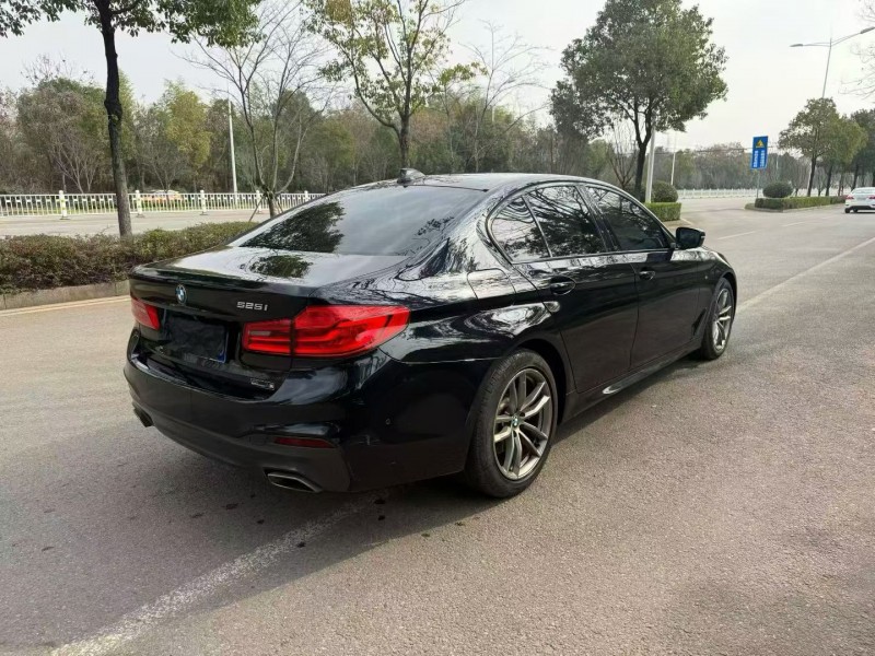 娄底19年宝马5系8