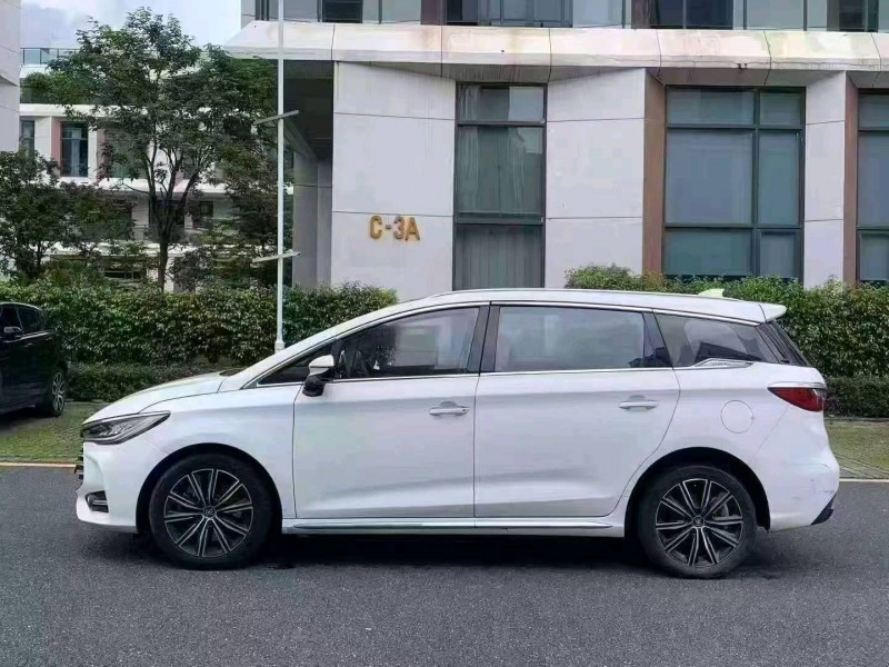 广州21年比亚迪宋4