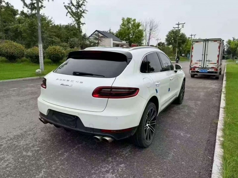 东营15年保时捷Macan7