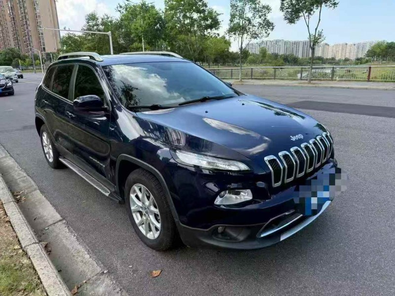 荆门18年Jeep自由光2