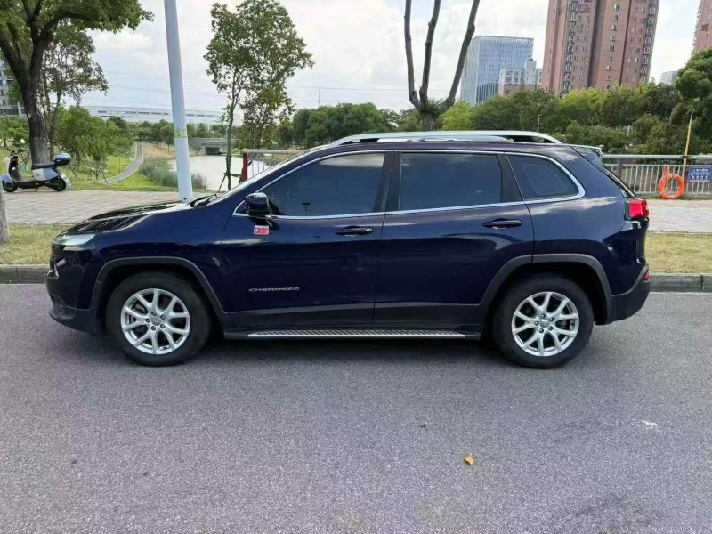 荆门18年Jeep自由光8