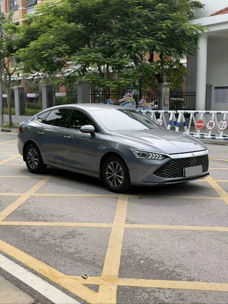 南宁24年比亚迪秦2