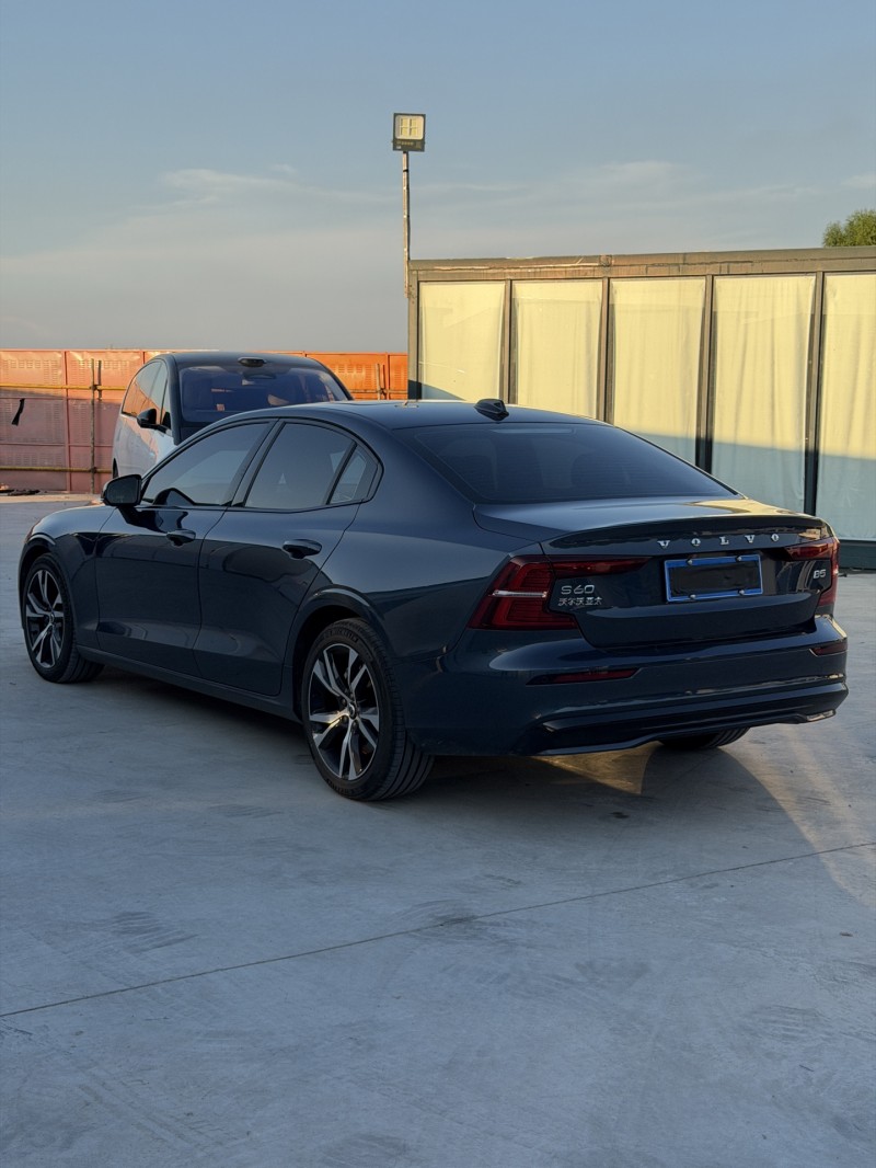 新乡25年沃尔沃S60L8