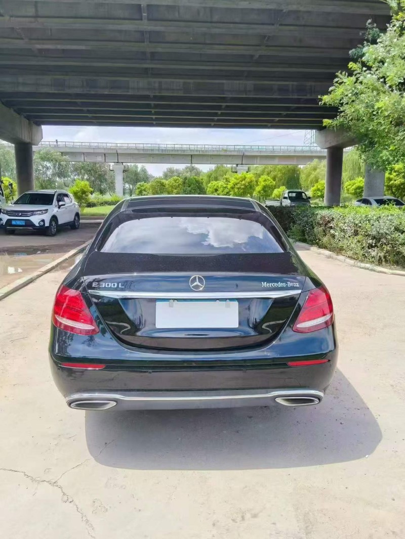 淄博18年奔驰E8
