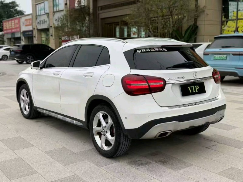 广州19年奔驰GLA8