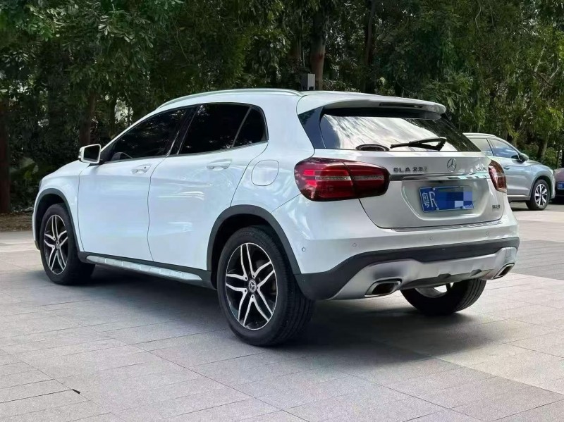 深圳18年奔驰GLA7