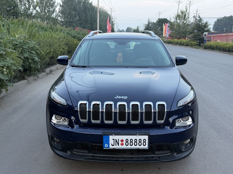 济宁18年Jeep自由光1