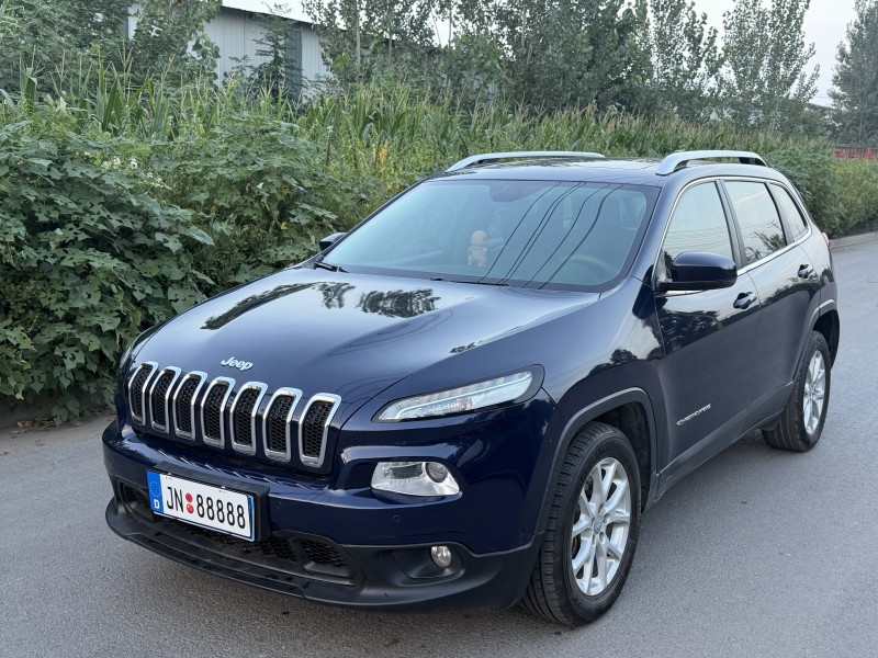 济宁18年Jeep自由光2