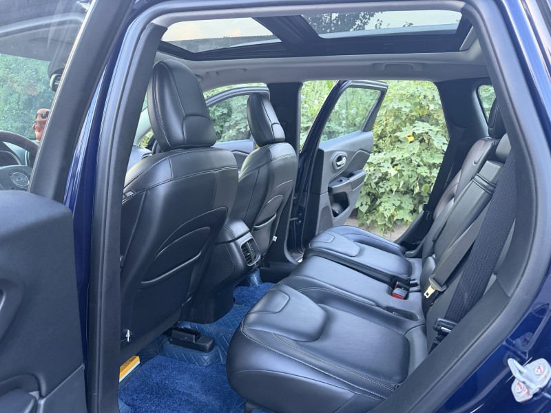 济宁18年Jeep自由光5