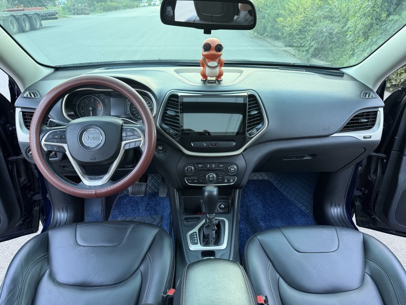 济宁18年Jeep自由光7