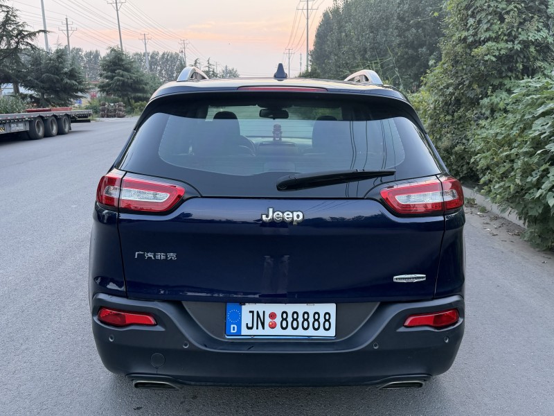 济宁18年Jeep自由光9