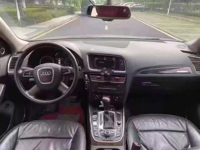 廣州12年奧迪Q58