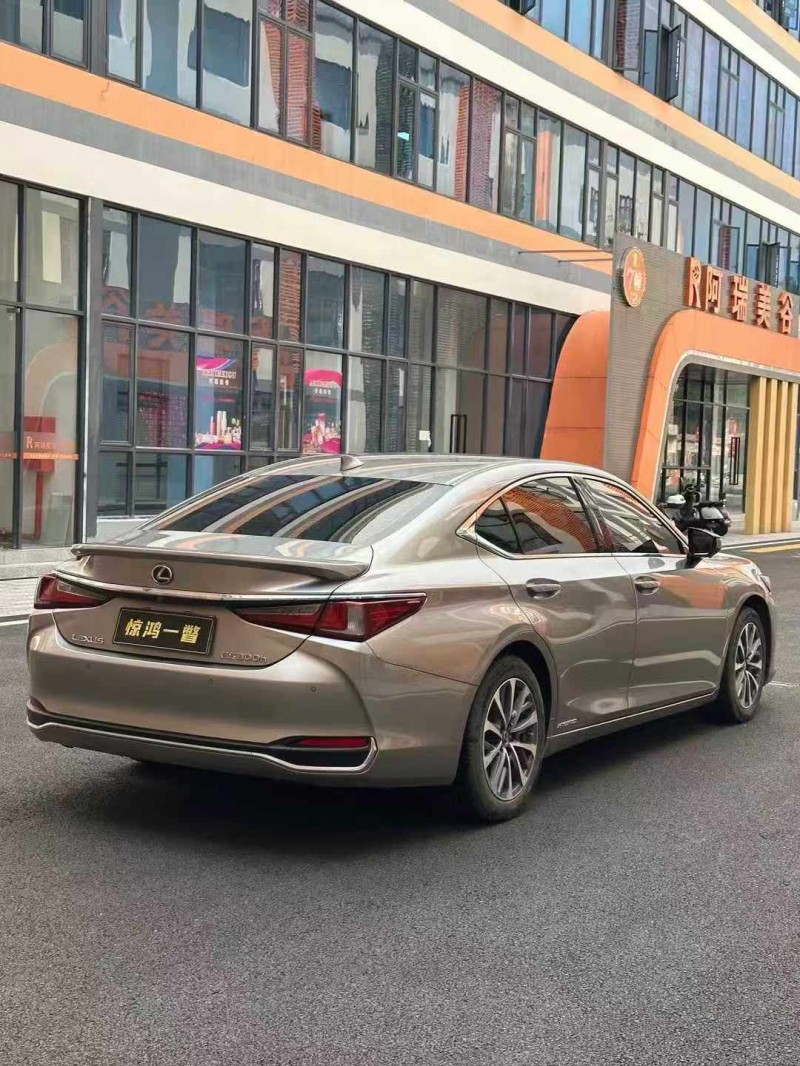 广州22年雷克萨斯ES5