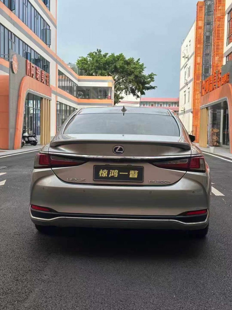 广州22年雷克萨斯ES9