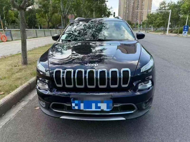 鄂州18年Jeep自由光1