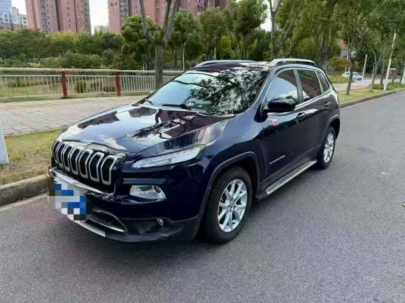 鄂州18年Jeep自由光3