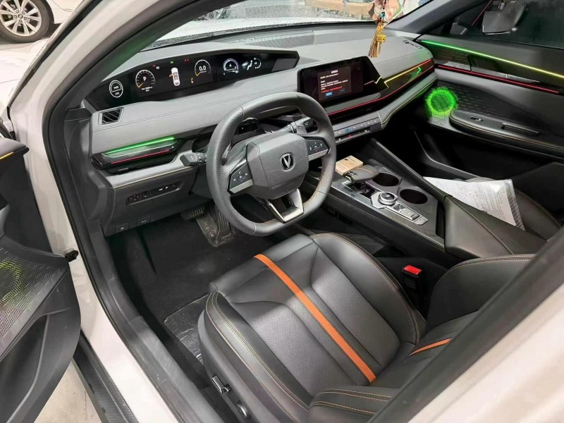 成都25年長安汽車UNI4