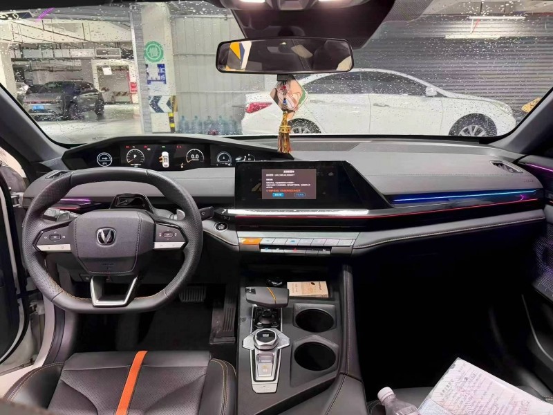 成都25年長安汽車UNI6
