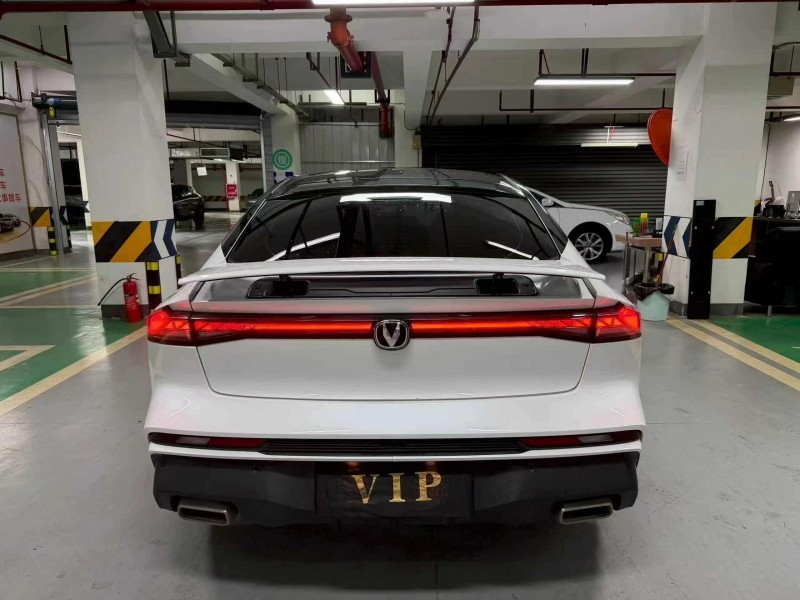 成都25年長安汽車UNI8