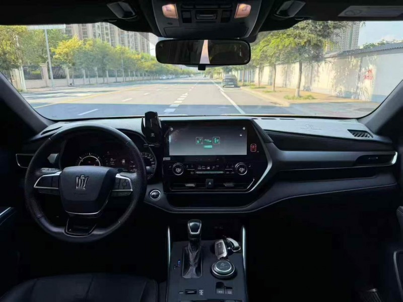 安阳24年丰田皇冠4