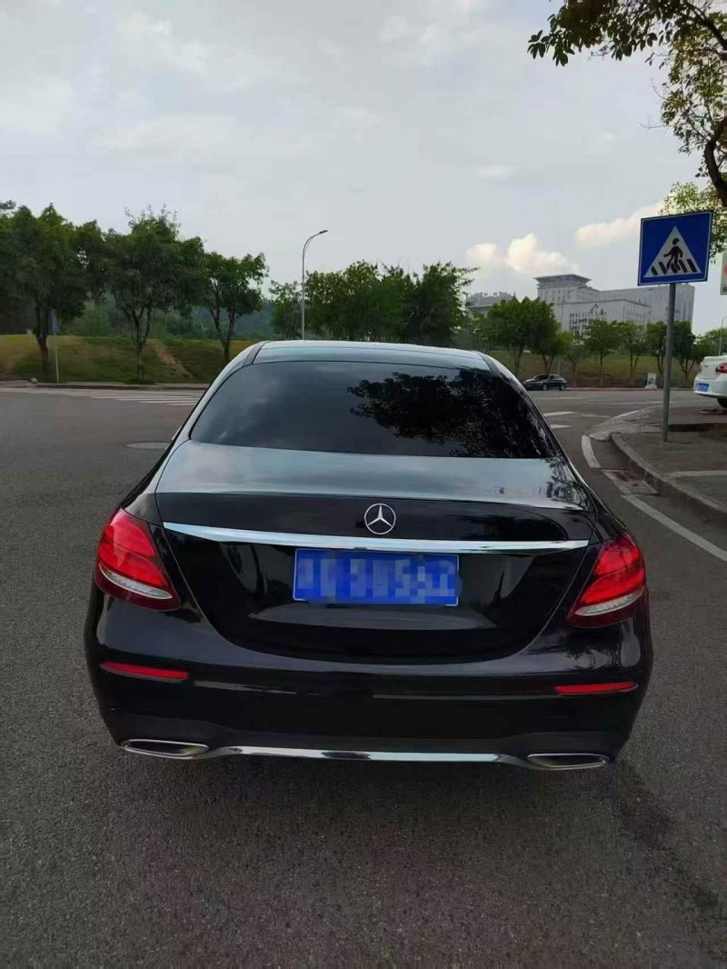 重庆17年奔驰E8