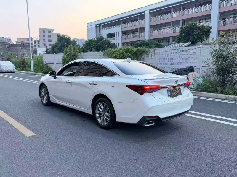 广州22年丰田亚洲龙7