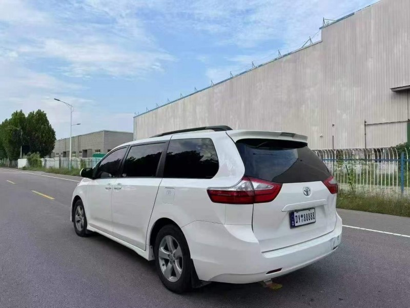 徐州19年丰田塞纳8
