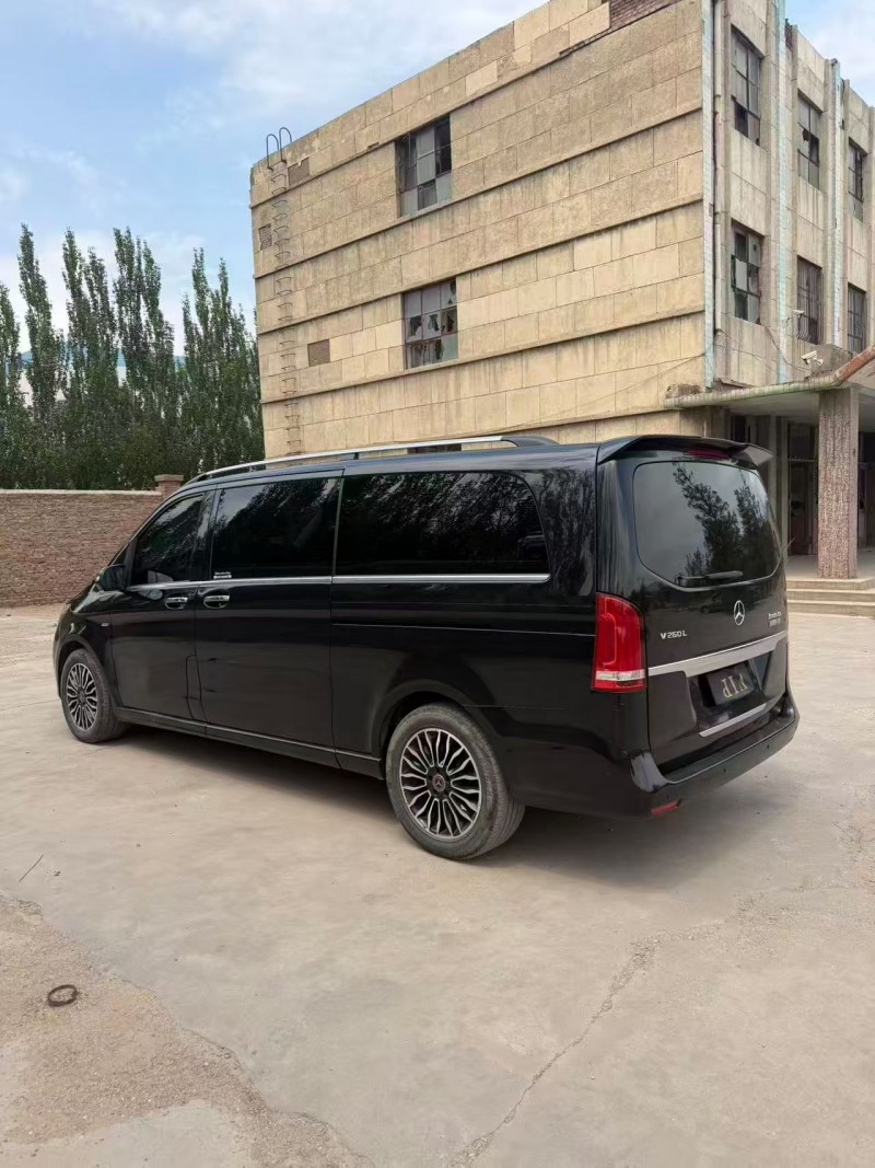 乌海18年奔驰V8