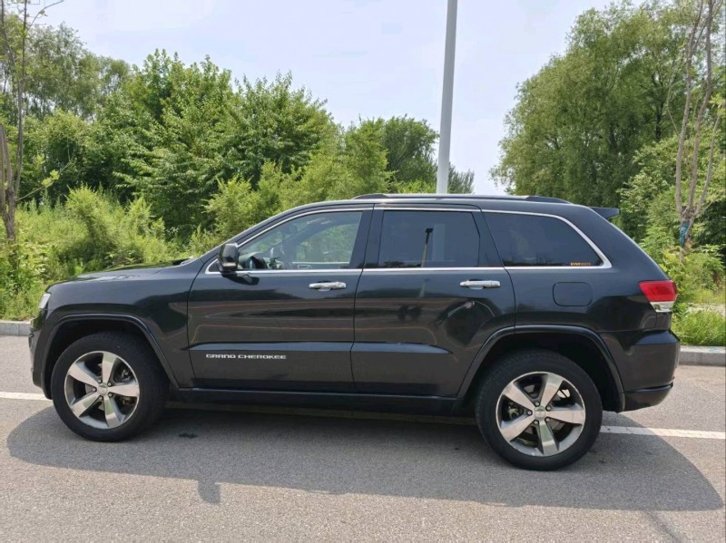 沈阳17年Jeep大切诺基2